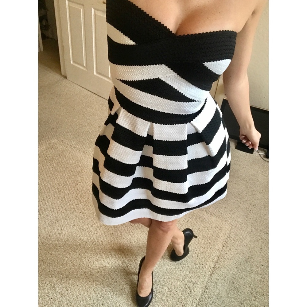 🖤 Black and White Pleated Cocktail Dress - Picture 3 of 6